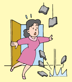 扉から外に出ると目の前に瓦が落ちてきて驚いている人のイラスト